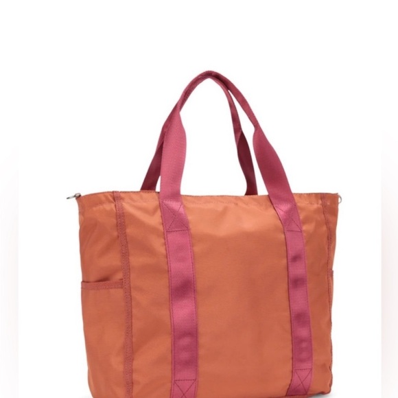 NWT George Gina & Lucy × Urban
Outfitters Bagflip Tote Bag - Picture 4 of 16